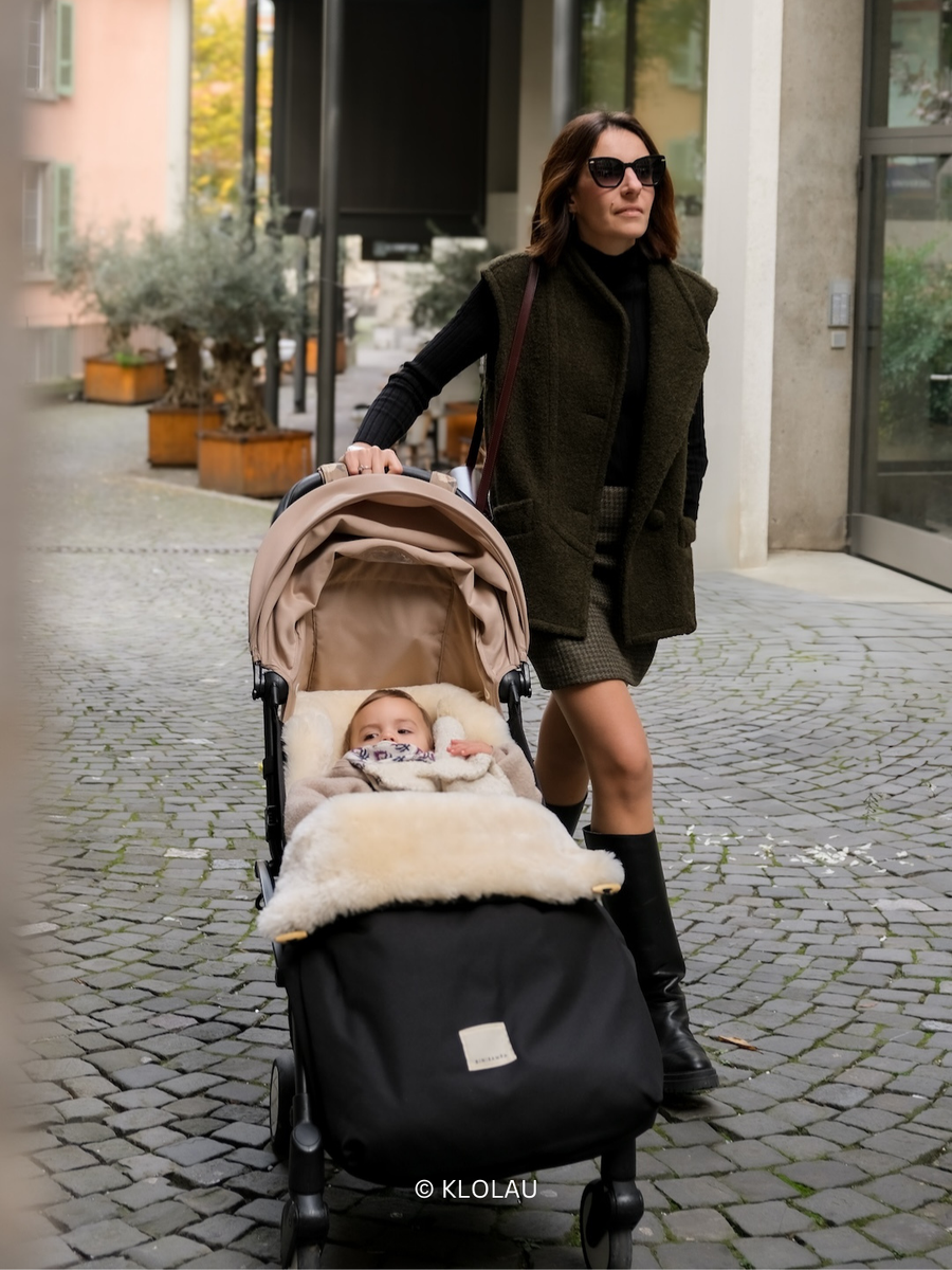 BINIBAMBA Schaffell Kinderwagen Fusssack "Milk" - fr abnehmbare Gurte  KND