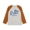 Raglanshirt „Go Bobo“ von Bobo Choses aus 100 % Bio-Baumwolle. Bunter Print, sportlicher Schnitt & bequeme Passform.