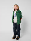 Raglanshirt „Go Bobo“ von Bobo Choses aus 100 % Bio-Baumwolle. Bunter Print, sportlicher Schnitt & bequeme Passform.