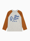 Raglanshirt „Go Bobo“ von Bobo Choses aus 100 % Bio-Baumwolle. Bunter Print, sportlicher Schnitt & bequeme Passform.
